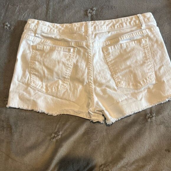Mossimo Womens Jean Shorts White Distressed High Rise Stretch Juniors size 17 SB - Picture 3 of 5